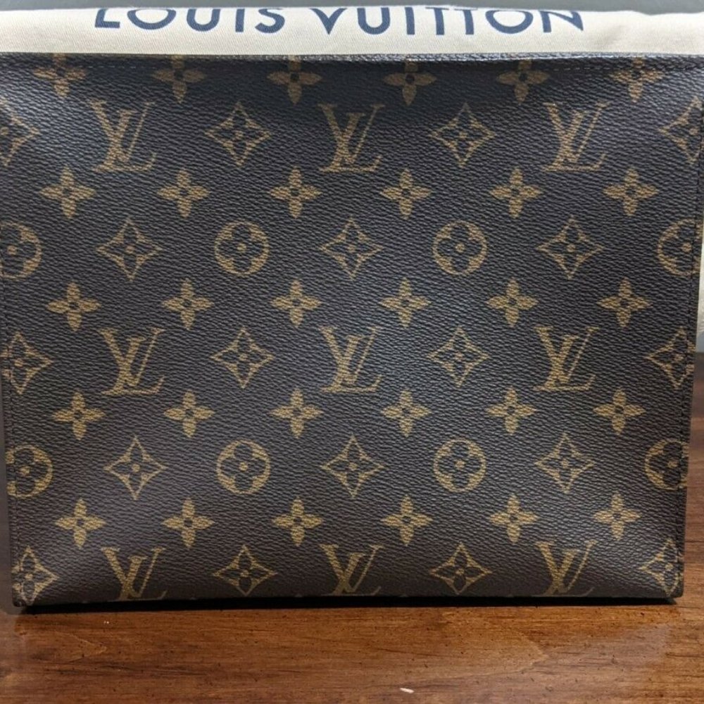 Louis Vuitton Toiletry 26 M47542